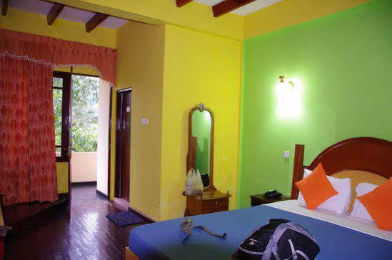 Slightly Chilled Hotel Nallathanniya Buitenkant foto