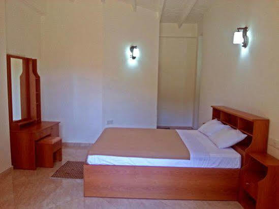 Slightly Chilled Hotel Nallathanniya Buitenkant foto
