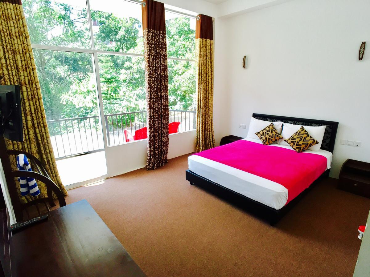 Slightly Chilled Hotel Nallathanniya Buitenkant foto