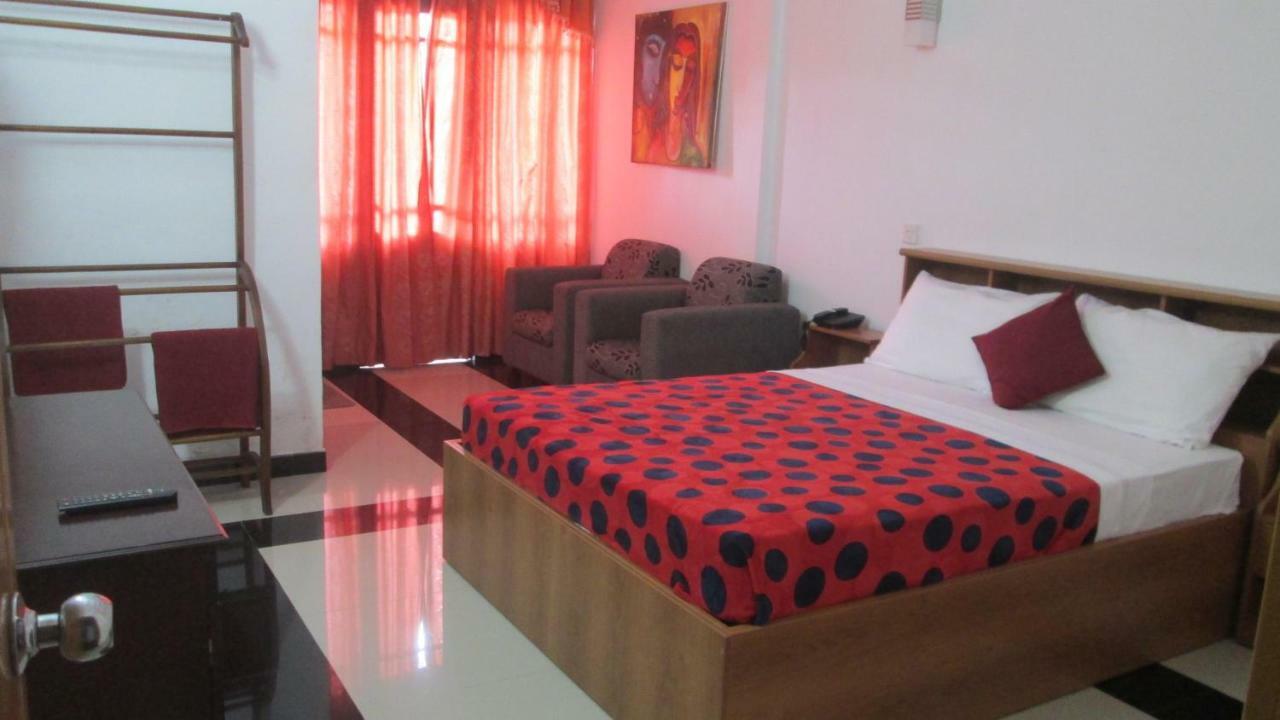 Slightly Chilled Hotel Nallathanniya Buitenkant foto